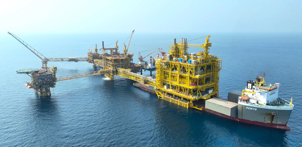Boskalis Installs Huge Topside at Qatar Offshore Oilfield