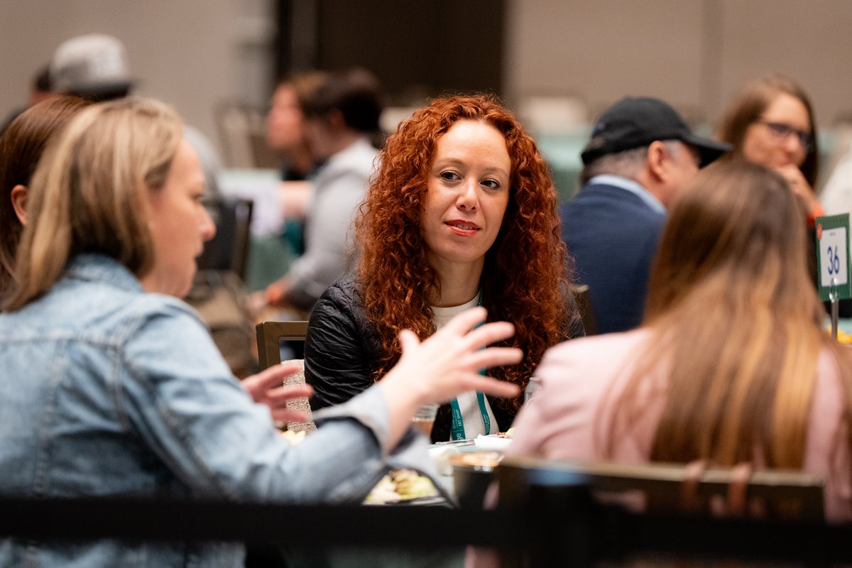 Peer-to-peer knowledge sharing