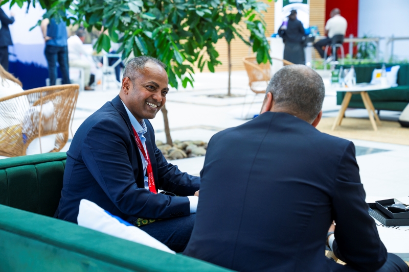 Meet with mining majors who are actively pursuing M&A activities